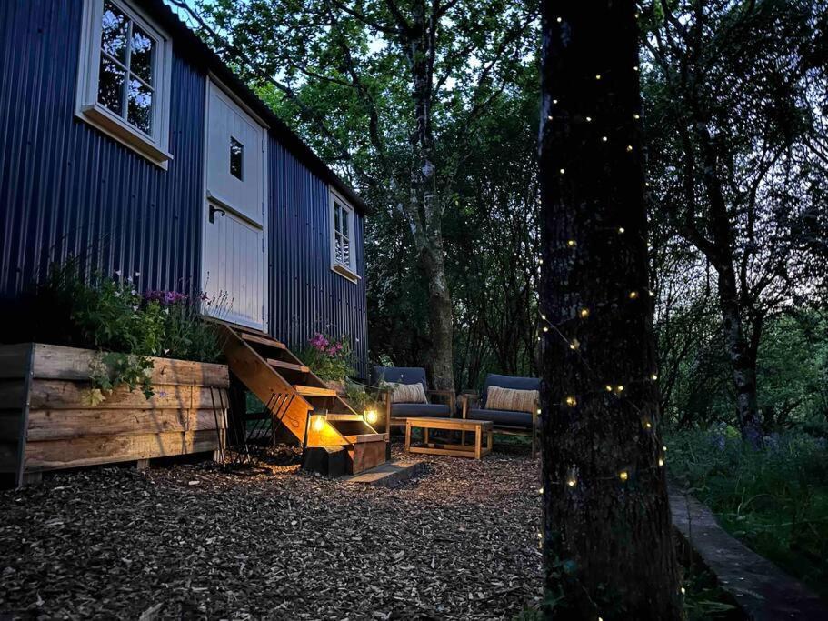 Cornwall Woodland Shepherd'S Hut - Dennis Hut Бодмин Екстериор снимка