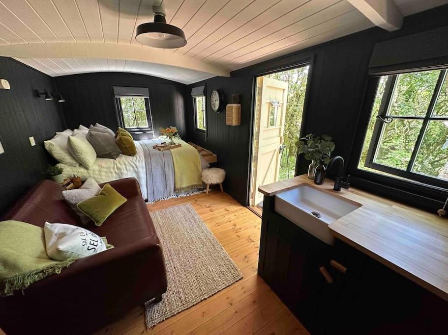 Cornwall Woodland Shepherd'S Hut - Dennis Hut Бодмин Екстериор снимка