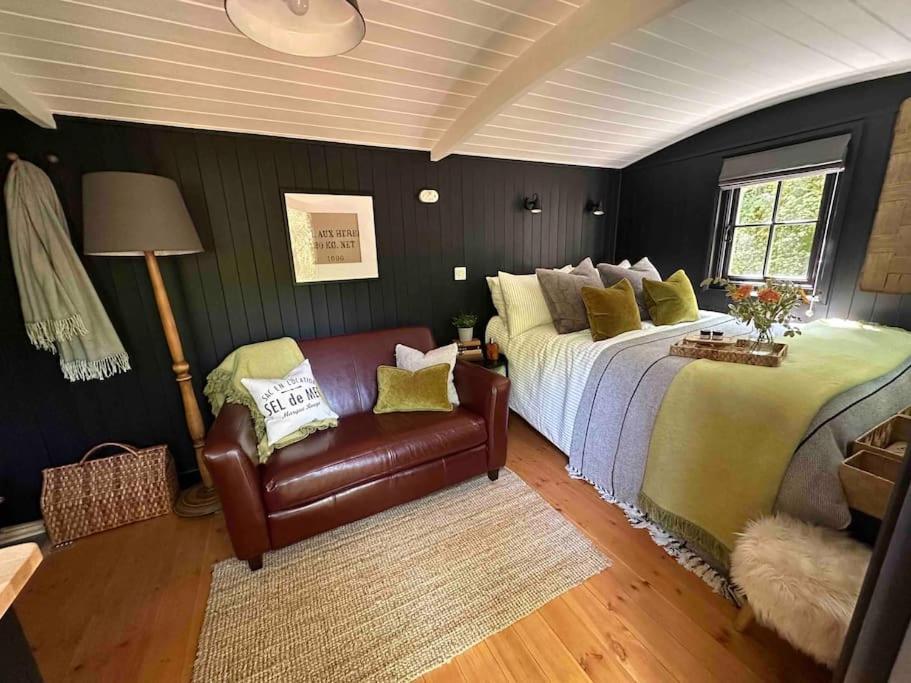 Cornwall Woodland Shepherd'S Hut - Dennis Hut Бодмин Екстериор снимка