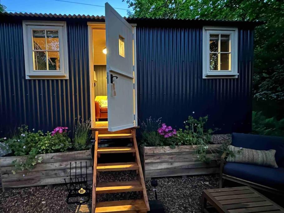 Cornwall Woodland Shepherd'S Hut - Dennis Hut Бодмин Екстериор снимка