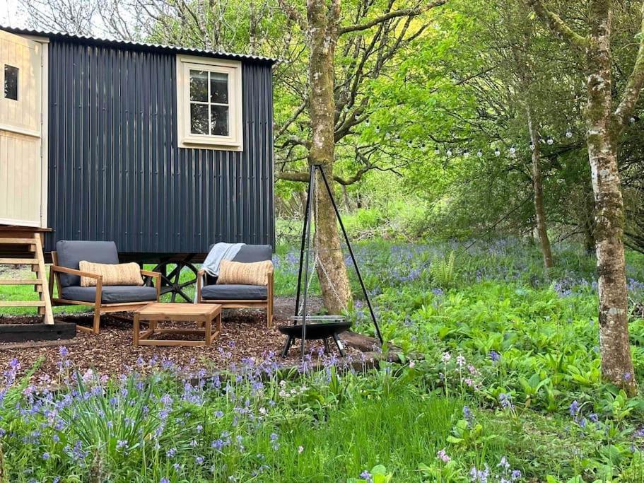 Cornwall Woodland Shepherd'S Hut - Dennis Hut Бодмин Екстериор снимка
